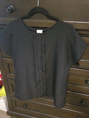 Black Short-Sleeve Pleated Front Blouse